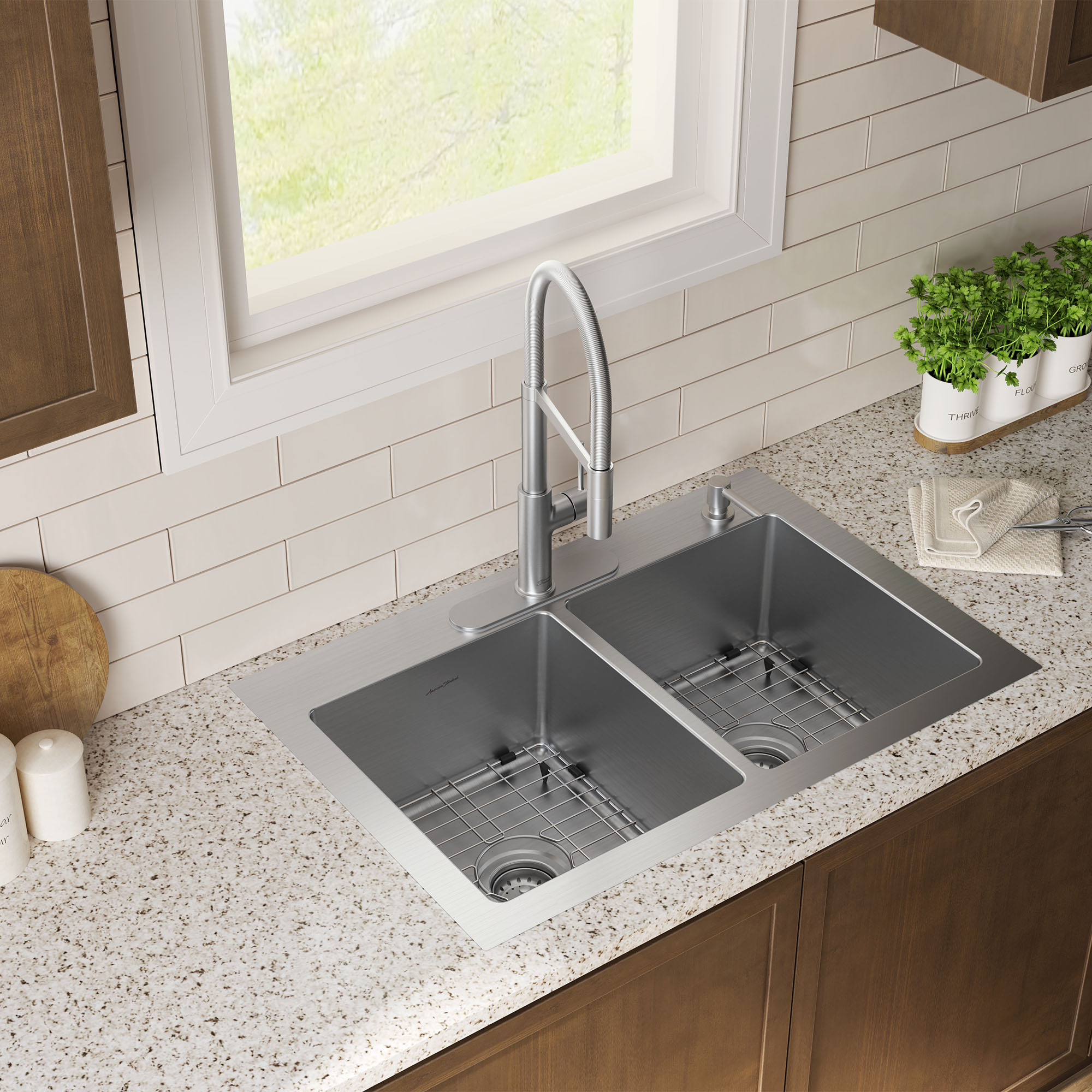 Tamarind SemiPro Dual Spray Kitchen Faucet with Deck Plate and Soap